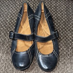 Natural Soul Women's Black Mary Jane Flats